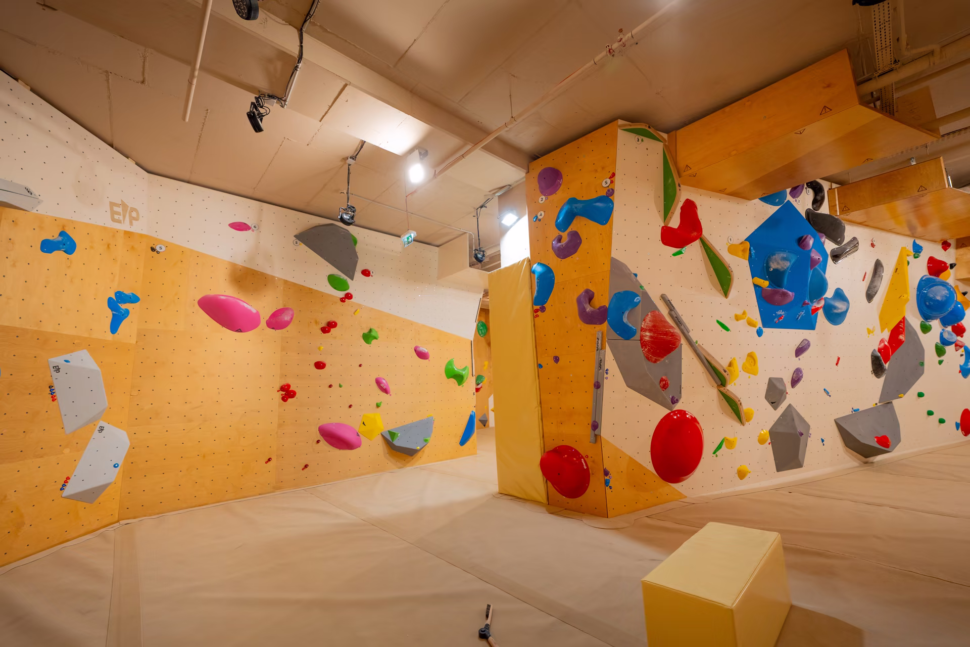 Mur de bloc chez Climb World